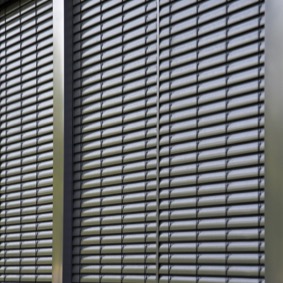 grosse-aussenjalousien-nach-der-raffstorereinigung-2026