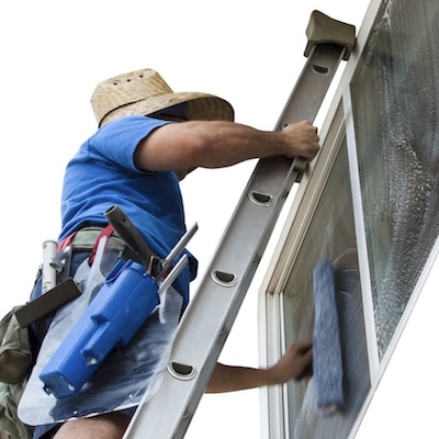 
ein-erfahrener-Fensterputzer-mit-all-seinen-Werkzeugen-bei-der-Arbeit-auf-einer-Leiter-2026